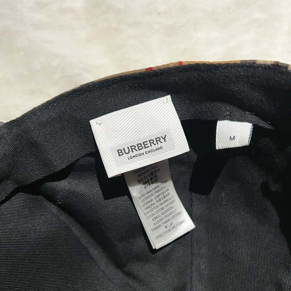 Burberry hat medium pre-loved - Picture 3 of 14